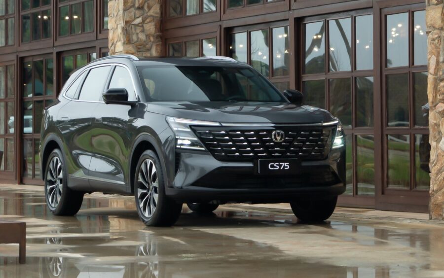 Changan CS75 por R$ 199.990 impressiona com interior luxuoso e muito espaço interno, porém o motor... 1 Changan CS75 2027