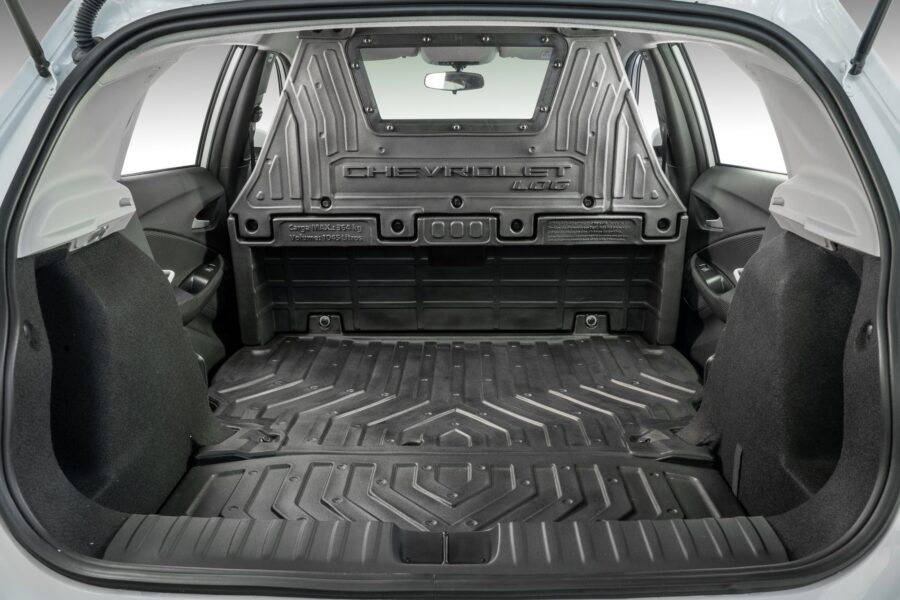 Chevrolet Onix 2027: Chega com quatro novas versões, incluindo retorno do Activ e versão 100% etanol 6 Chevrolet Onix Log 2027 interior