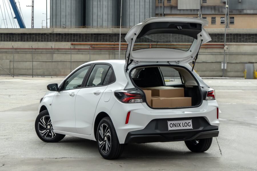 Chevrolet Onix 2027: Chega com quatro novas versões, incluindo retorno do Activ e versão 100% etanol 5 Chevrolet Onix Log 2027