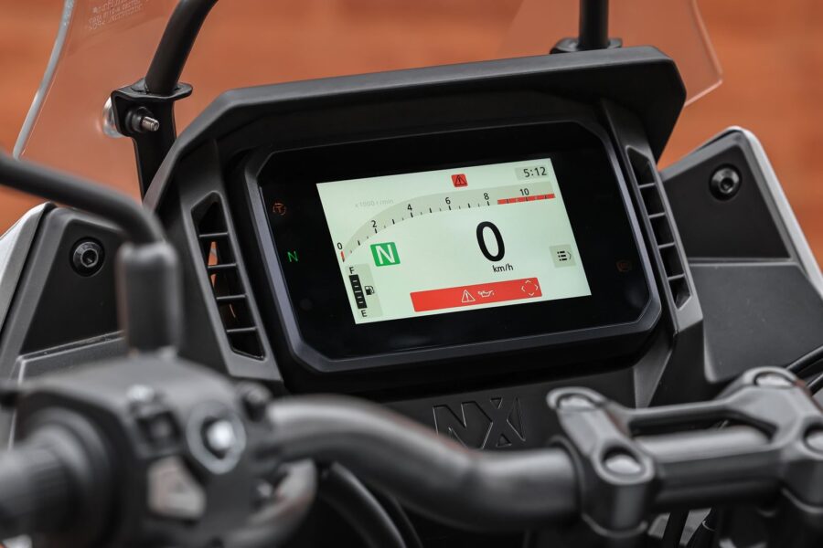 Honda NX500 2027 chega ao Brasil por R$ 46.290, confira o que mudou 4 Honda NX500 2027 painel digital