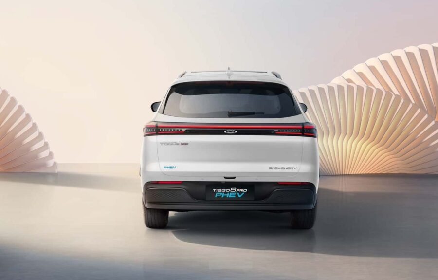 Novos Tiggo 7 e Tiggo 8 Super Hybrid 2027 chegam ao Brasil mais baratos, com recarga rápida e autonomia de 1.200 km 8 Chery Tiggo 8 PHEV 2027 traseira