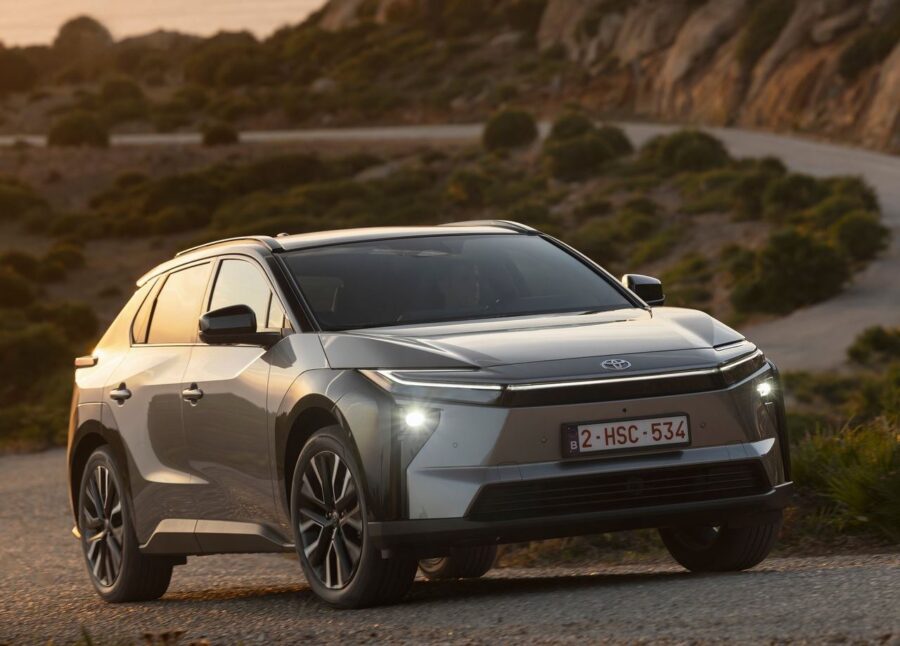 Toyota bZ4X - Primeiro carro elétrico da marca no Brasil chega por R$ 419.990 6 Toyota bZ4x 2027