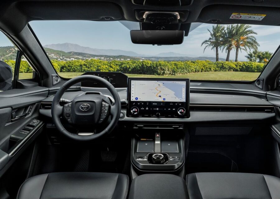 Toyota bZ4X - Primeiro carro elétrico da marca no Brasil chega por R$ 419.990 4 Toyota bZ4x interior