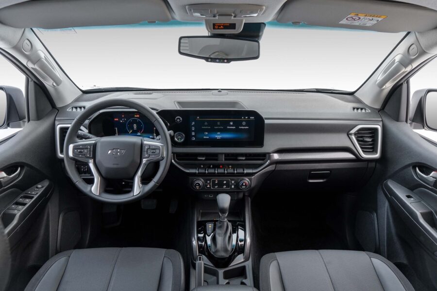 Chevrolet S10 Trail Boss - Versão mais radical chega ao Brasil para encarar a Triton Savana e Hilux SRX Plus 3 Chevrolet S10 Trail Boss interior