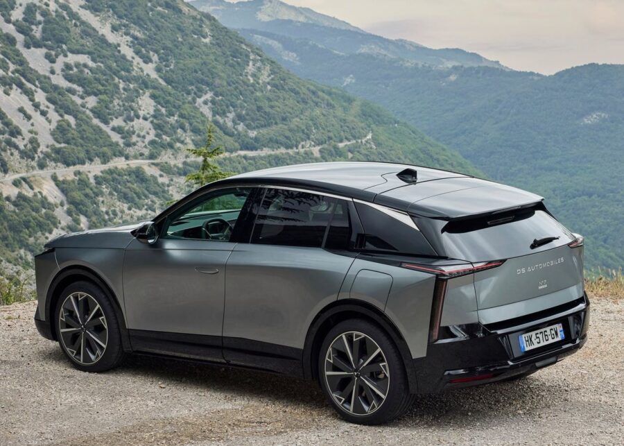 DS Nº7 2027: nova geração do SUV de luxo aposta em design ousado, mais tecnologia e versões elétricas 3 DS Nº7