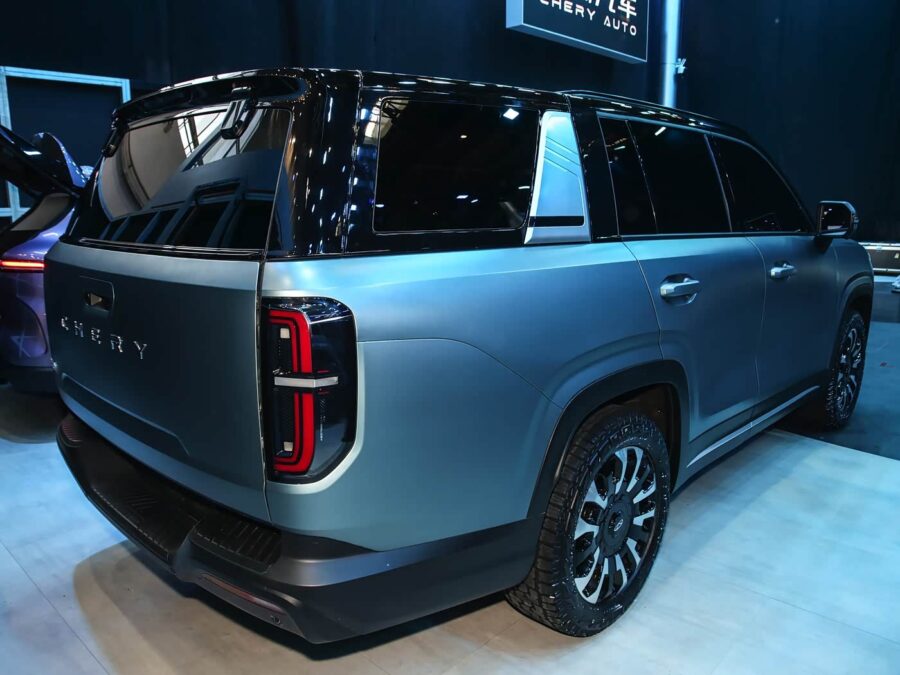 Chery Tiggo V - Novo SUV top de linha da marca é flagrado, terá 7 lugares e chassi de picape 2 Chery TIggo V