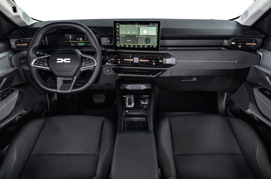 Dacia Striker - Conheça o SUV coupé que deve ser produzido no Brasil 3 Dacia Striker interior painel