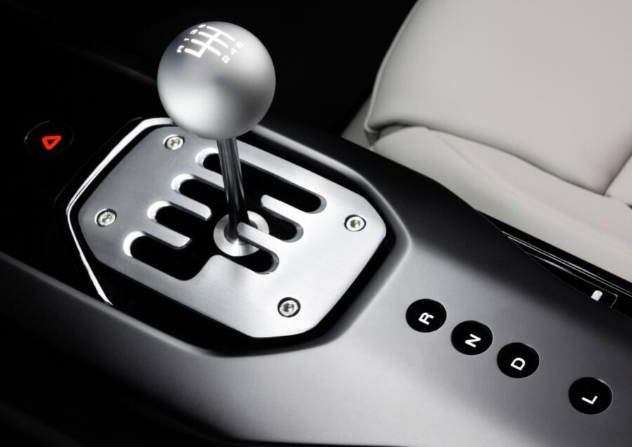 Ferrari 12Cilindri Manuale: a volta do câmbio manual em Maranello, porém não do jeito antigo 2 Ferrari 12Cilindri Manuale interior