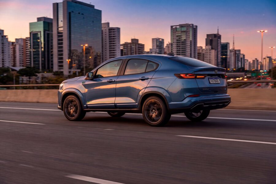 Fiat celebra 50 anos no Brasil com Toro e Fastback em séries especiais 5 Fiat Fastback 50 anos