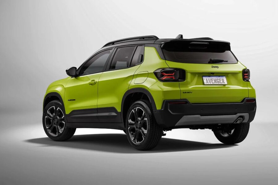 Novo Jeep Avenger começa a ser produzido no Brasil e terá motor híbrido de série, confira versões, equipamentos e expectativa de preços 2 Jeep Avenger 2027 traseira