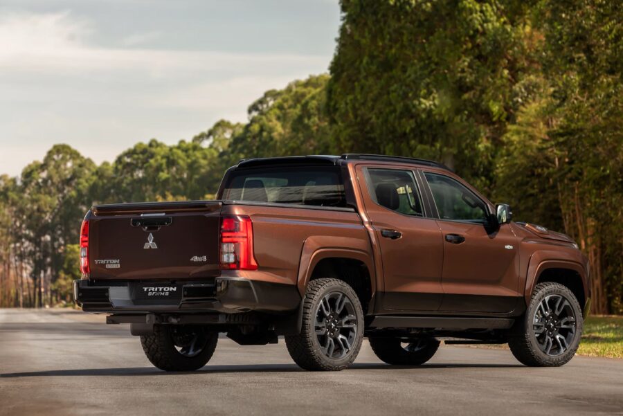 Mitsubishi Triton BF///MF - Edição especial tem visual exclusivo por R$ 339.990 2 Mitsubishi Triton BF///MF traseira