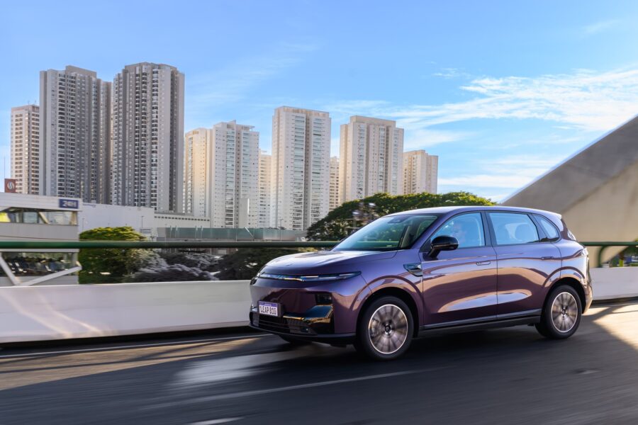 Leapmotor B10 Ultra-Híbrido com 900 km de autonomia chega ao Brasil, preço ainda é segredo, mas já sabemos consumo, autonomia e equipamentos, confira 5 Leapmotor B10