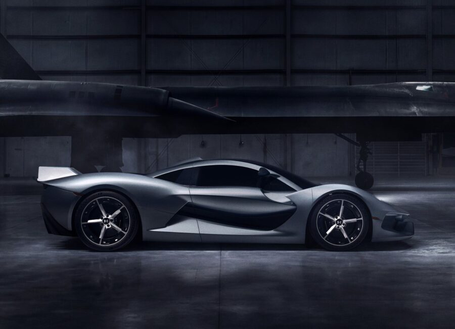Hennessey Blackbird: o super carro texano raiz que desafia a era digital 4 Hennessey Blackbird lateral