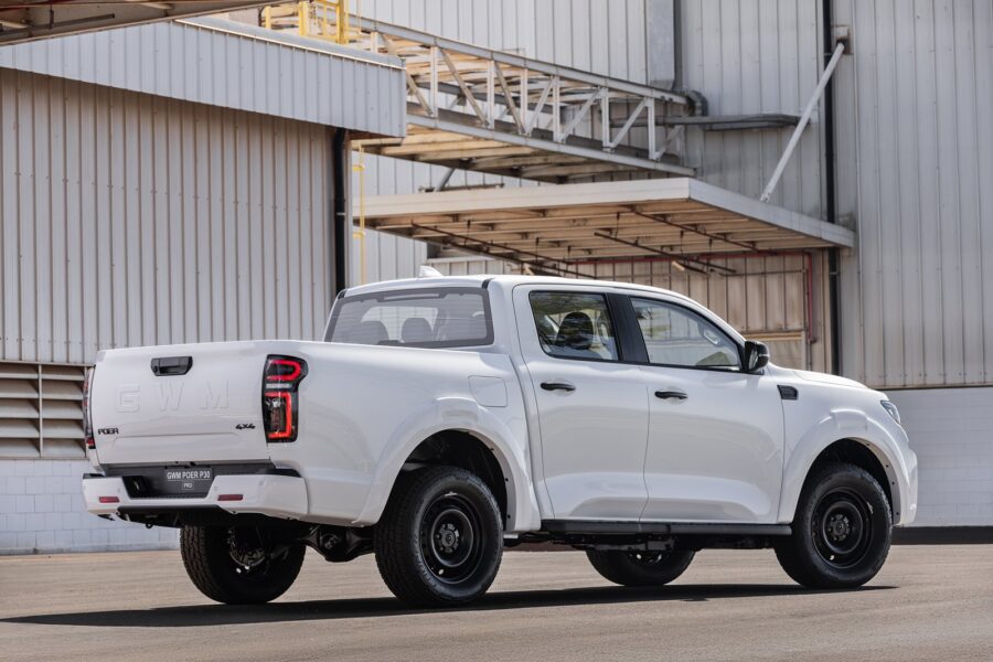 GWM Poer P30 2027 chega com nova versão Pro mais barata que a Fiat Toro 5 Poer P30 Pro traseira