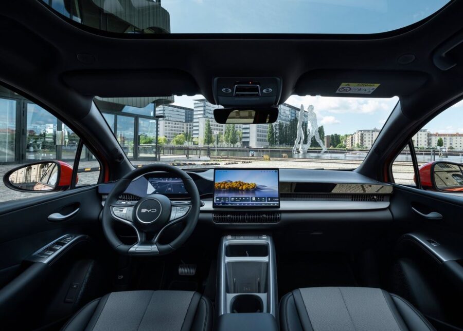 BYD Dolphin G DM-i 2027: o novo híbrido da marca chegará ao Brasil no início de 2027 partindo de R$ 130 mil 4 BYD Dolphin G DM-i interior