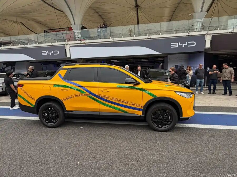 BYD Mako: primeira picape híbrida plug-in flex do Brasil chega no fim de 2026, confira expectativa de preços e motorizações 2 BYD Mako vista lateral