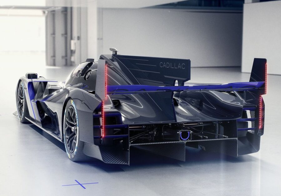 Cadillac V-One: A versão "civil" do carro de Le Mans com 830 cv de potência, marca estuda se irá produzi-lo em série 2 Cadillac V One Concept traseira