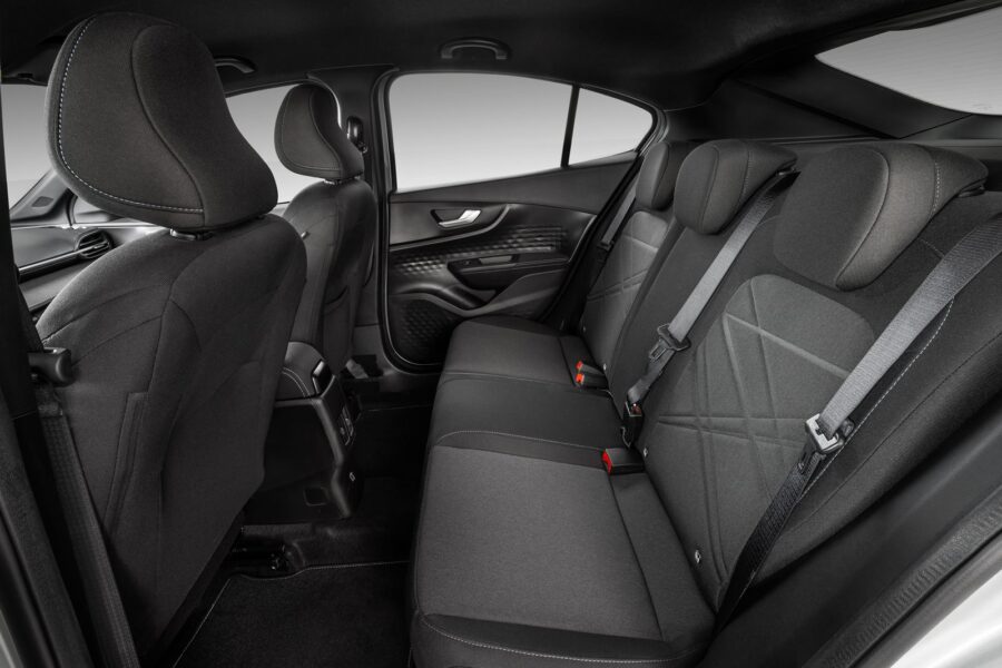 Fiat Fastback 2027 chega ao Brasil com novas versões e preços a partir de R$ 119.990 6 Fiat Fastback Audace 2027 interior banco traseiro