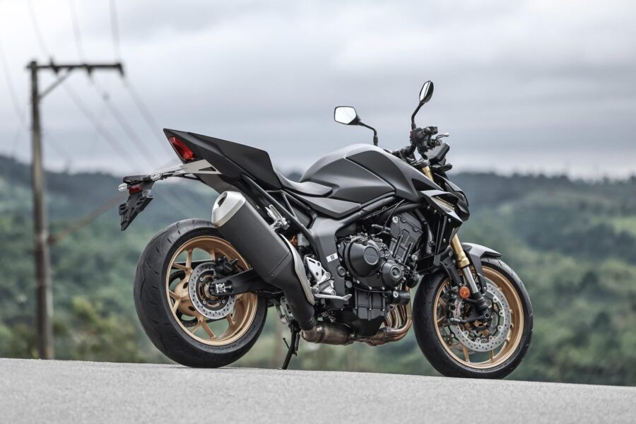 Honda CB1000 Hornet 2027: nova naked chega com motor de 147 cv e visual agressivo 1 Honda CB 1000 Hornet 2027 preta vista lateral