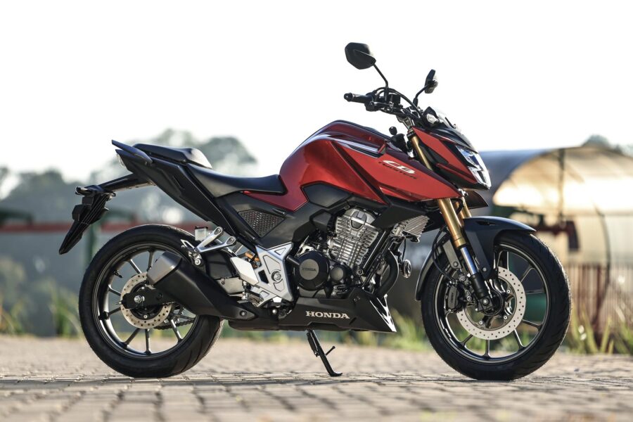 Honda CB300F Twister 2027: ganha suspensão invertida, controle de tração e versão S. Confira os preços 1 Honda CB 300F Twister 2027 ABS vermelha