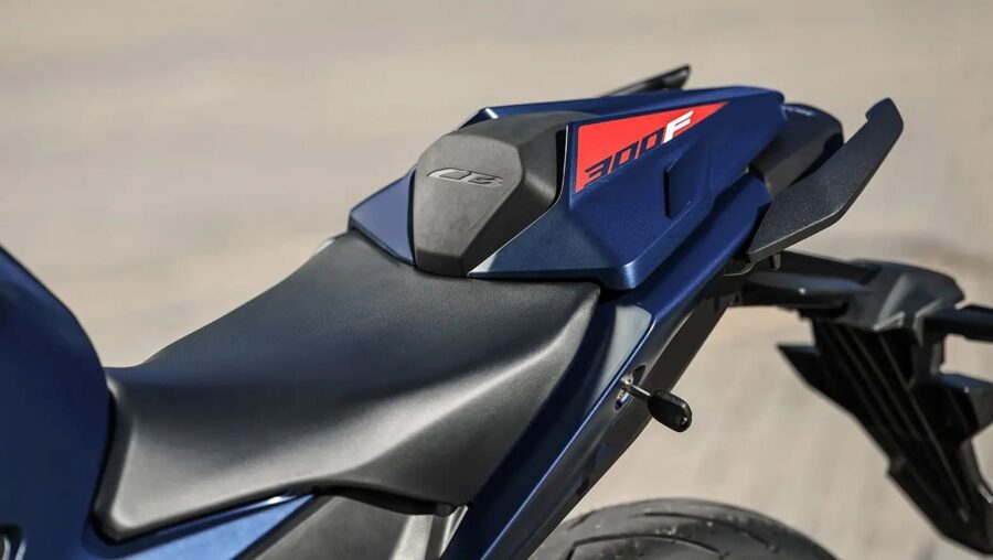 Honda CB300F Twister 2027: ganha suspensão invertida, controle de tração e versão S. Confira os preços 4 Honda CB 300F Twister S 2027 rabeta