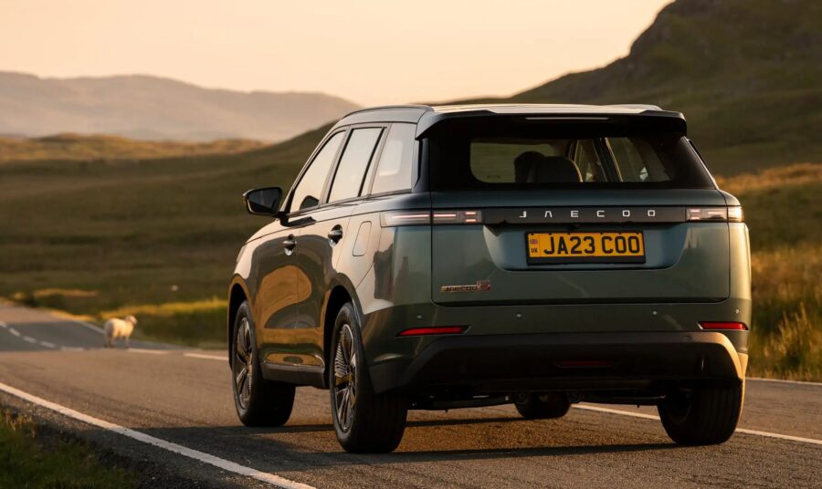 Jaecoo 5 chega ao Brasil com motor híbrido de 224 cv e mira Creta, T-Cross e HR-V, seu preço deve partir de R$ 150 mil e tem qualidades para vender muito bem 2 Jaecoo 5 traseira
