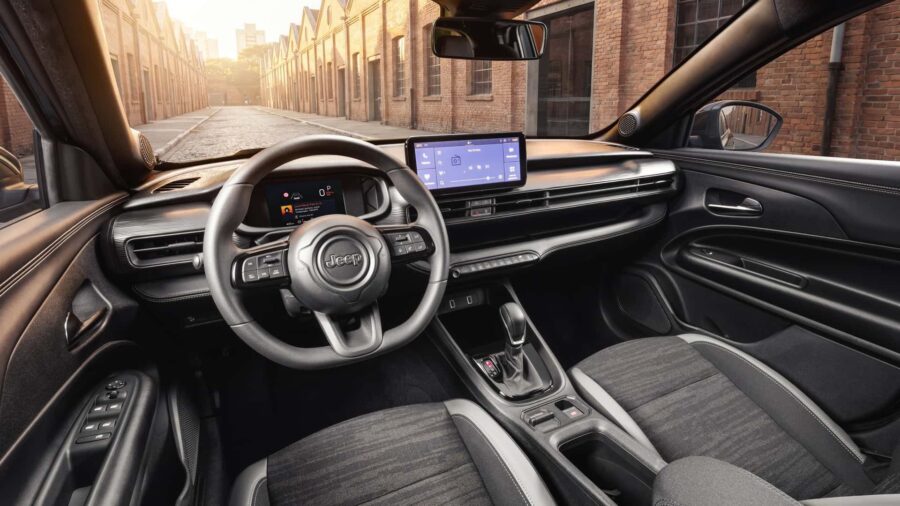 Jeep Avenger estreia no Brasil com sistema híbrido-leve e preço de R$ 114.990. Em detalhes, versões, equipamentos, dados técnicos e analise 4 Jeep Avenger Altitude interior
