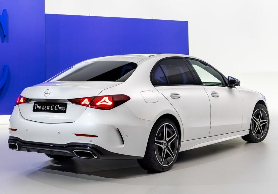 Mercedes Classe C 2027 tem versões a combustão renovadas, modelo conviverá com a nova geração elétrica 3 Mercedes Classe C 2027 traseira rear view