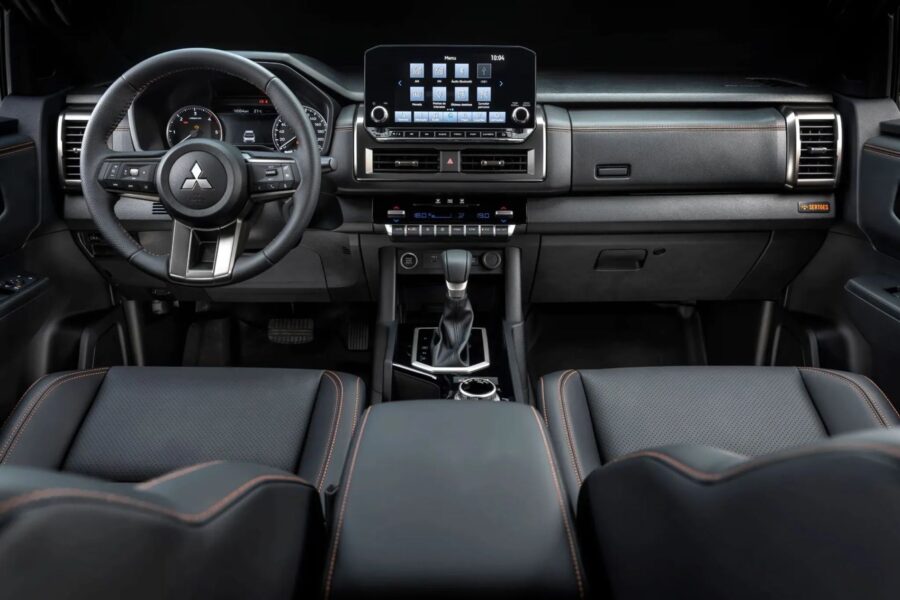Mitsubishi Triton Savana Sertões: edição limitada com DNA do Rally dos Sertões tem vocação ainda mais robusta para off-road 3 Mitsubishi Triton Savana Sertões interior