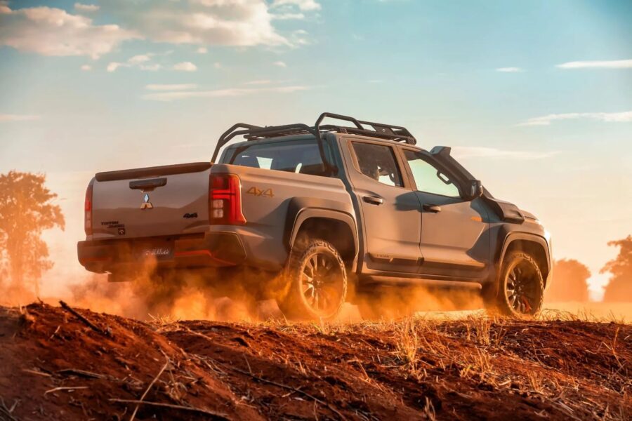Mitsubishi Triton Savana Sertões: edição limitada com DNA do Rally dos Sertões tem vocação ainda mais robusta para off-road 4 Mitsubishi Triton Savana Sertões traseira