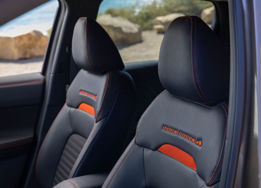 Nissan Kicks Rock Creek 2027: versão aventureira é mostrada nos EUA, será que vem ao Brasil? 4 Nissan Kicks Rock Creek interior bancos dianteiros