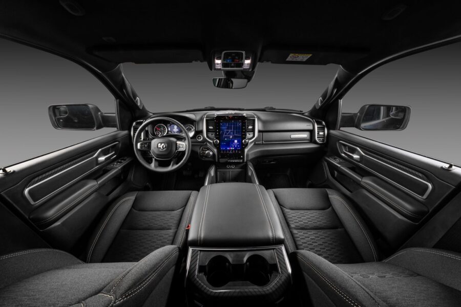 Nova Ram 1500 Big Horn chega ao Brasil por R$ 449.990, esta é a versão mais barata da picape 3 Ram 1500 Big Horn 2026 2027 interior painel