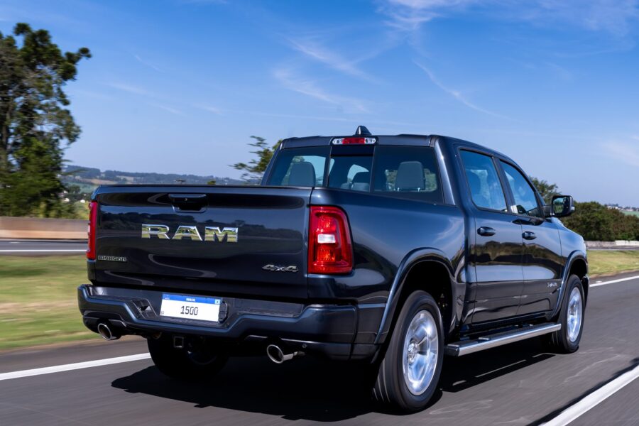 Nova Ram 1500 Big Horn chega ao Brasil por R$ 449.990, esta é a versão mais barata da picape 5 Ram 1500 Big Horn 2027 traseira