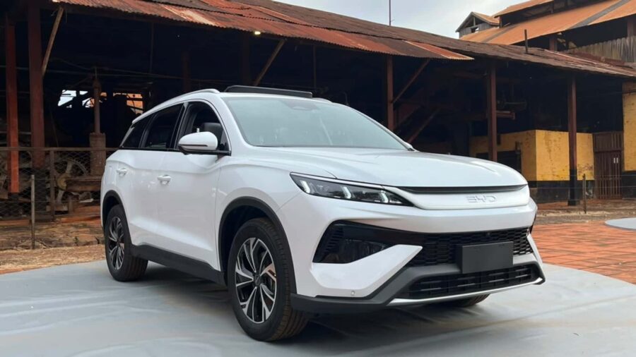 BYD lança Song Pro 2027 com conjunto híbrido flex, preço a partir de R$ 176.990 e novos equipamentos 7 Song Pro 2027 branco