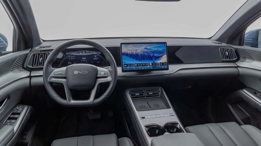 BYD lança Song Pro 2027 com conjunto híbrido flex, preço a partir de R$ 176.990 e novos equipamentos 3 BYD Song Pro Flex 2027 interior painel