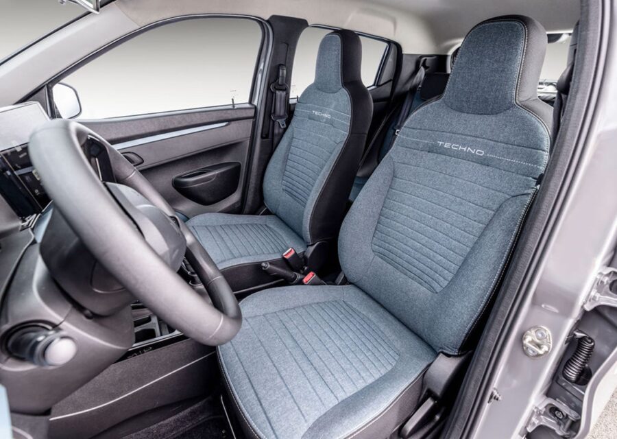 Renault Kwid 2027: novo visual, mais tecnologia com preços mais acessíveis, parte de R$ 71 mil e volta a ser o carro mais barato do Brasil 6 Renault Kwid 2027 interior bancos dianteiros