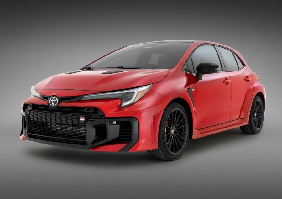 Novo Toyota GR Corolla 2027 chega ao Brasil com melhorias mecânicas e novo visual, confira os detalhes 3 Toyota GR Corolla 2026 vermelho