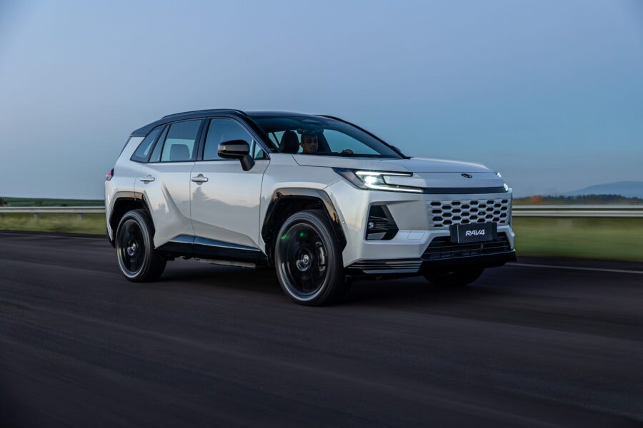 Home 1 Toyota RAV4 PHEV 2027