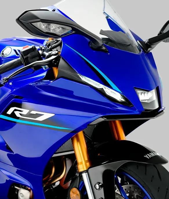 Yamaha R7 chega ao Brasil com 73,4 cv, eletrônica de R1 e produção nacional 2 Yamaha R7 detalhe farol