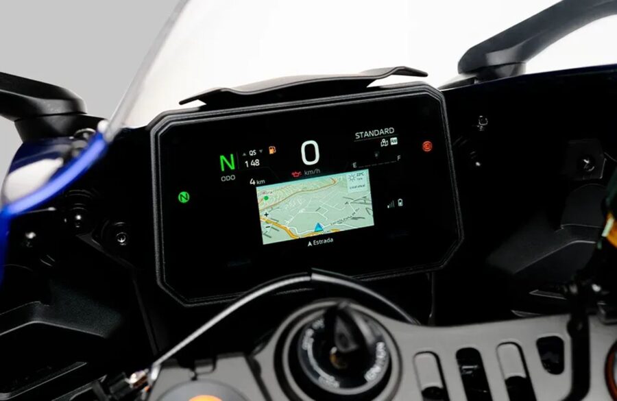 Yamaha R7 chega ao Brasil com 73,4 cv, eletrônica de R1 e produção nacional 4 Yamaha R7 painel