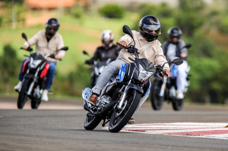 Avelloz AZ170 Bravo: nova street de 170 cc chega por R$ 16.990 mirando Honda CG 160 4 Avelloz AZ170 Bravo