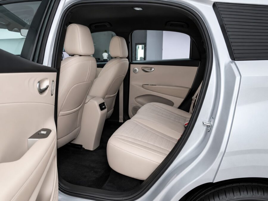 Novo BYD Dolphin Mini 2028 é mostrado na China, maior, mais potente e equipado. Confira quando chega por aqui 4 Dolphin Mini 2028 interior banco traseiro