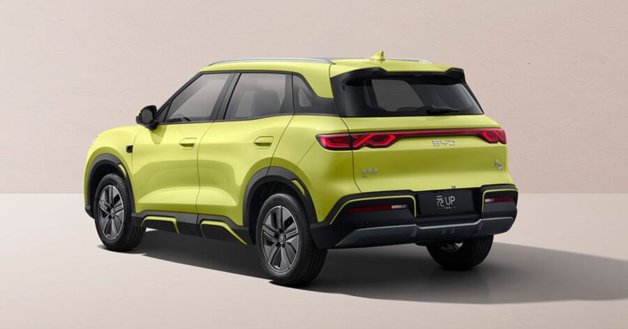 BYD Yuan Pro 2027 é lançado na China com bateria maior e mais equipado 1 BYD Yuan Pro 2027 traseira rear view