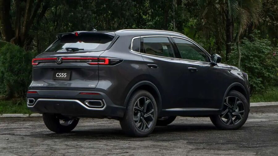 Changan CS55 chega ao Brasil por R$ 144 mil com produção nacional, motor flex de 180 cv e versão híbrida de 286 cv 4 Changan CS55 traseira