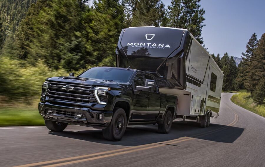 Home 2 Chevrolet Silverado HD 2027