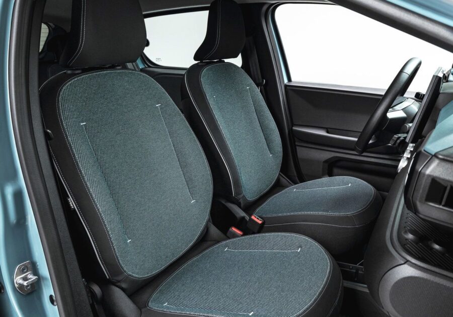 Novo Dacia Spring 2027 - O Kwid elétrico europeu muda radicalmente para enfrentar os chineses 5 Dacia Spring 2027 interior banco dianteiro