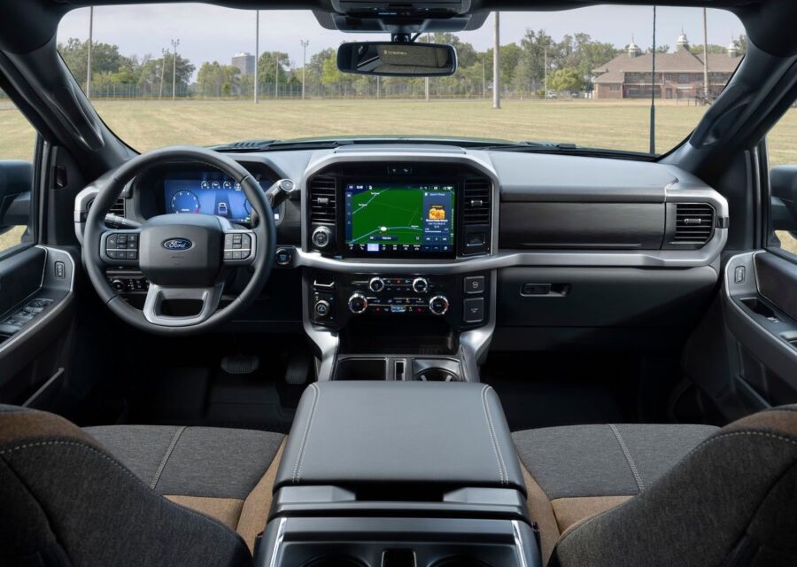 Ford F-150 2027 chega com visual atualizado, novo motor de entrada e mais tecnologia. Confira os detalhes 5 Ford F-150 2027 interior painel