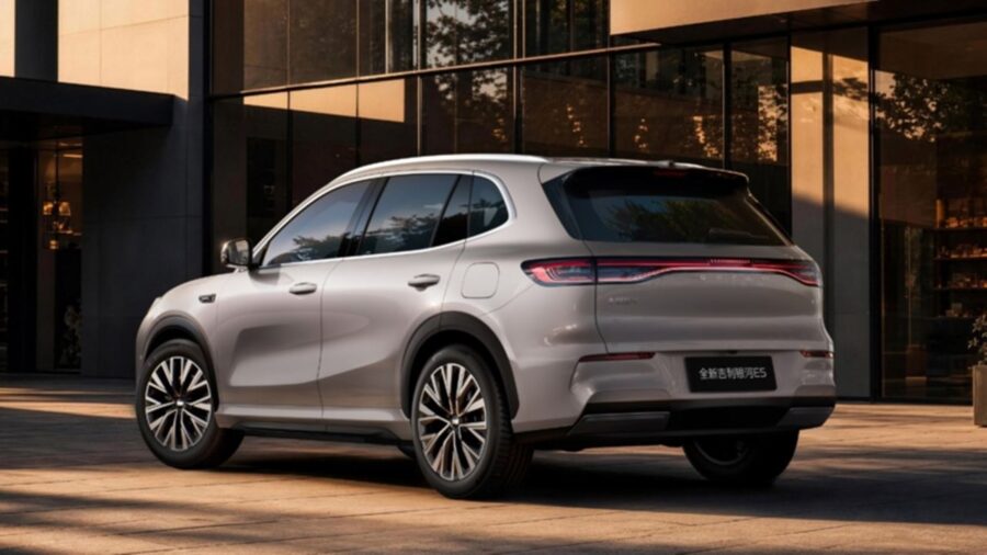 Novo Geely EX5 2027 é revelado na China com visual atualizado e motor de 329 cv 3 Geely EX5 2027 traseira rear view