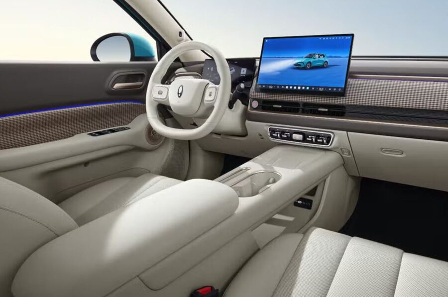 GWM Ora 5 Sedan - Em detalhes o futuro rival de BYD King e Toyota Corolla que será vendido no Brasil 3 interior gwm ora 05 2025