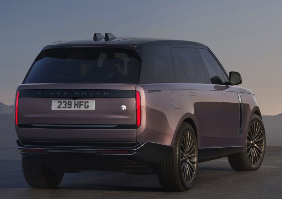 Range Rover Electric 2027 estreia com 542 cv e até 600 km de autonomia, conheça o primeiro 100% elétrico da marca 3 Range Rover Electric 2027 (elétrico) traseira